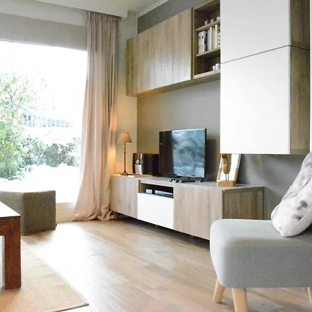 Pleasing Holiday In With Garden Casa de Férias
